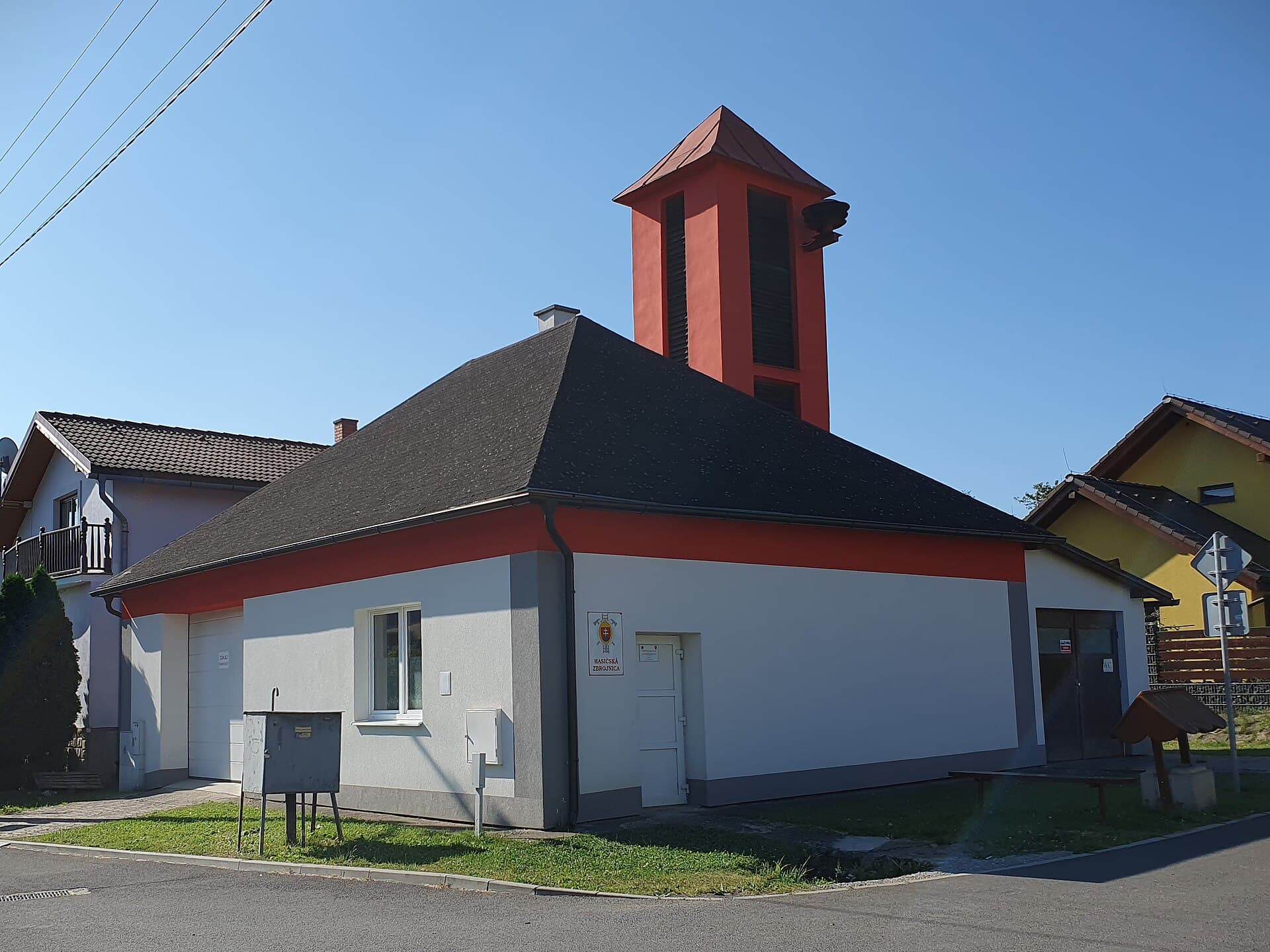 Hasičská zbrojnica v obci Švábovce.
