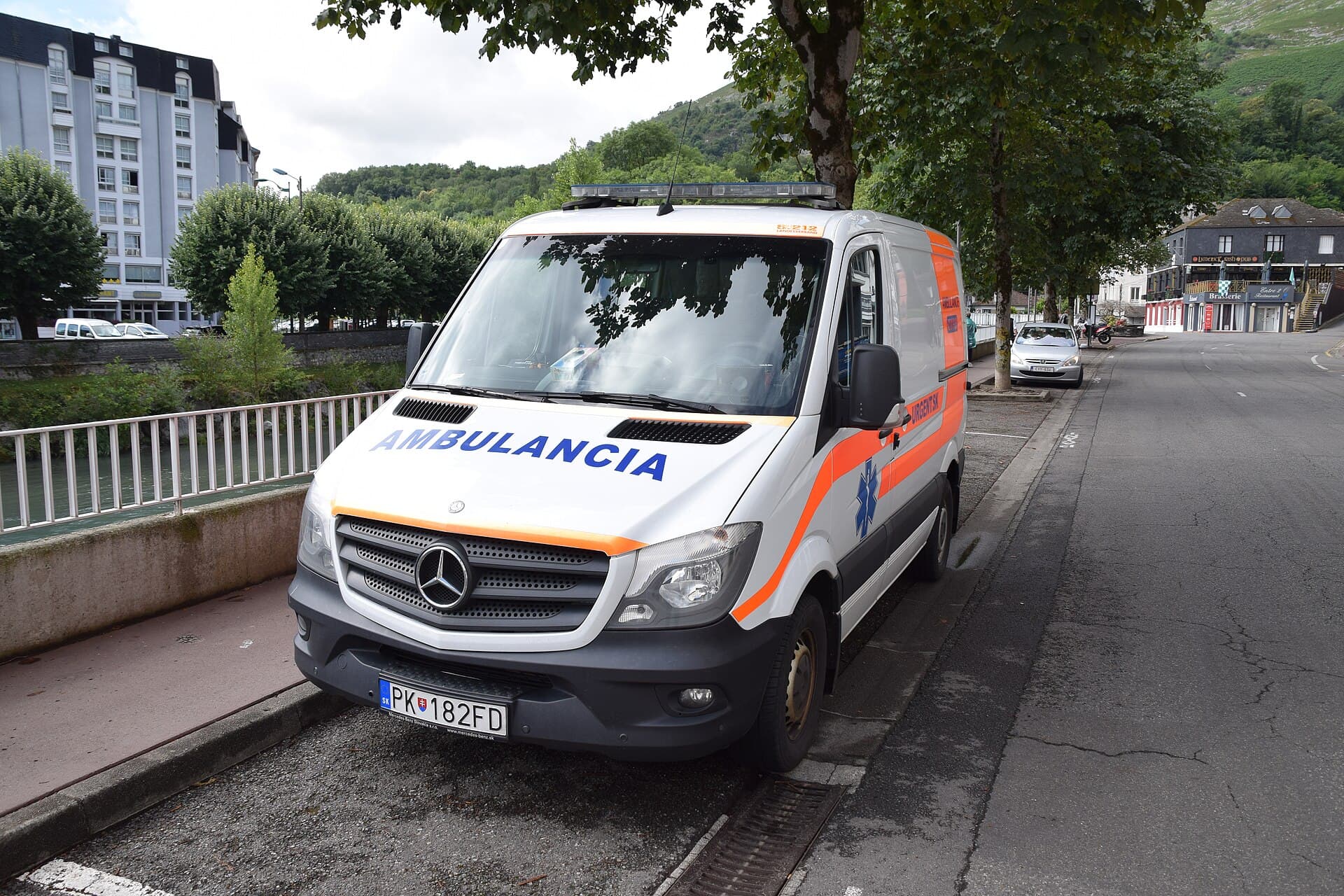 Sanitka záchrannej zdravotnej služby.