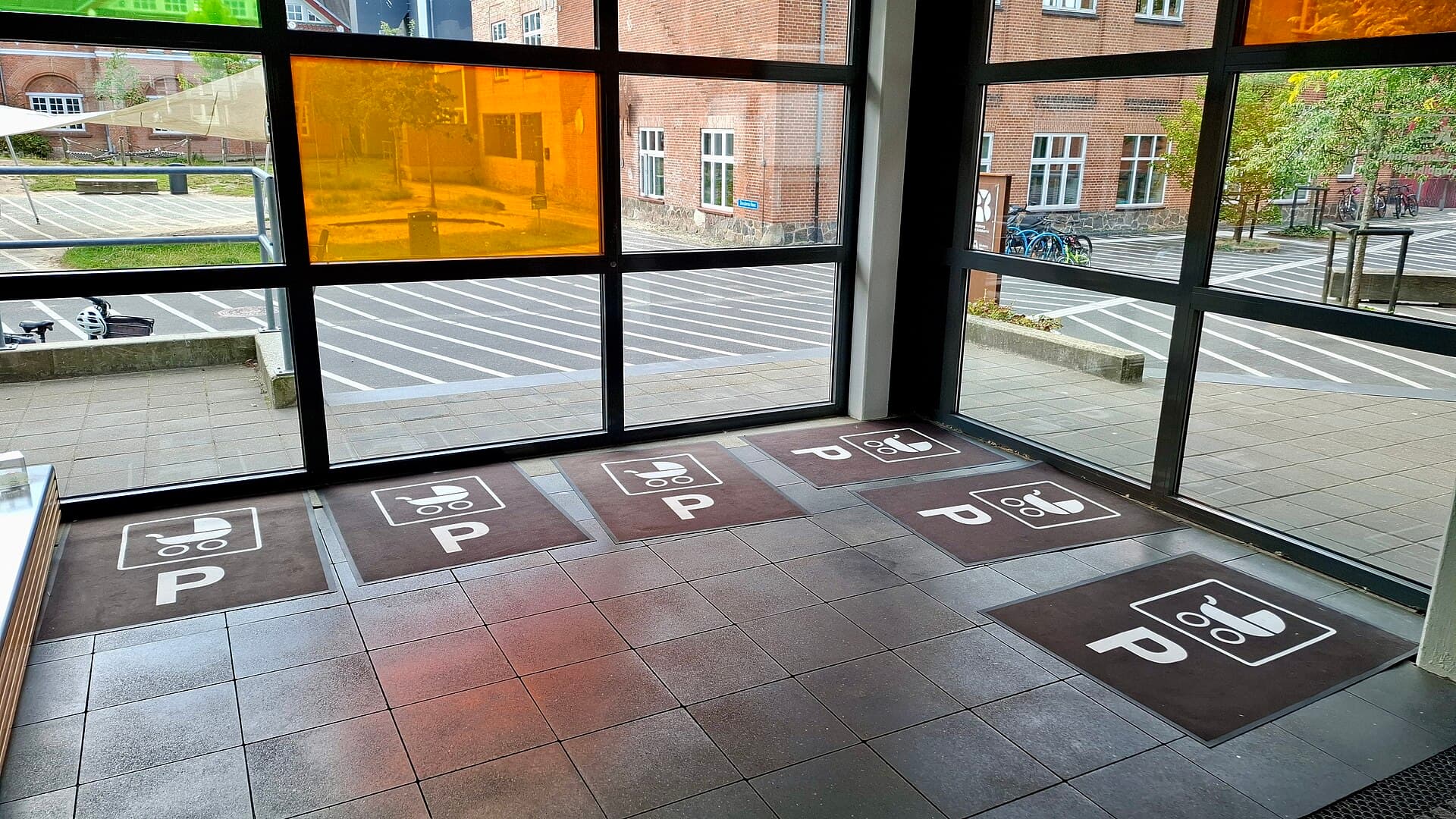 Vyhradené miesta na parkovanie detských kočíkov