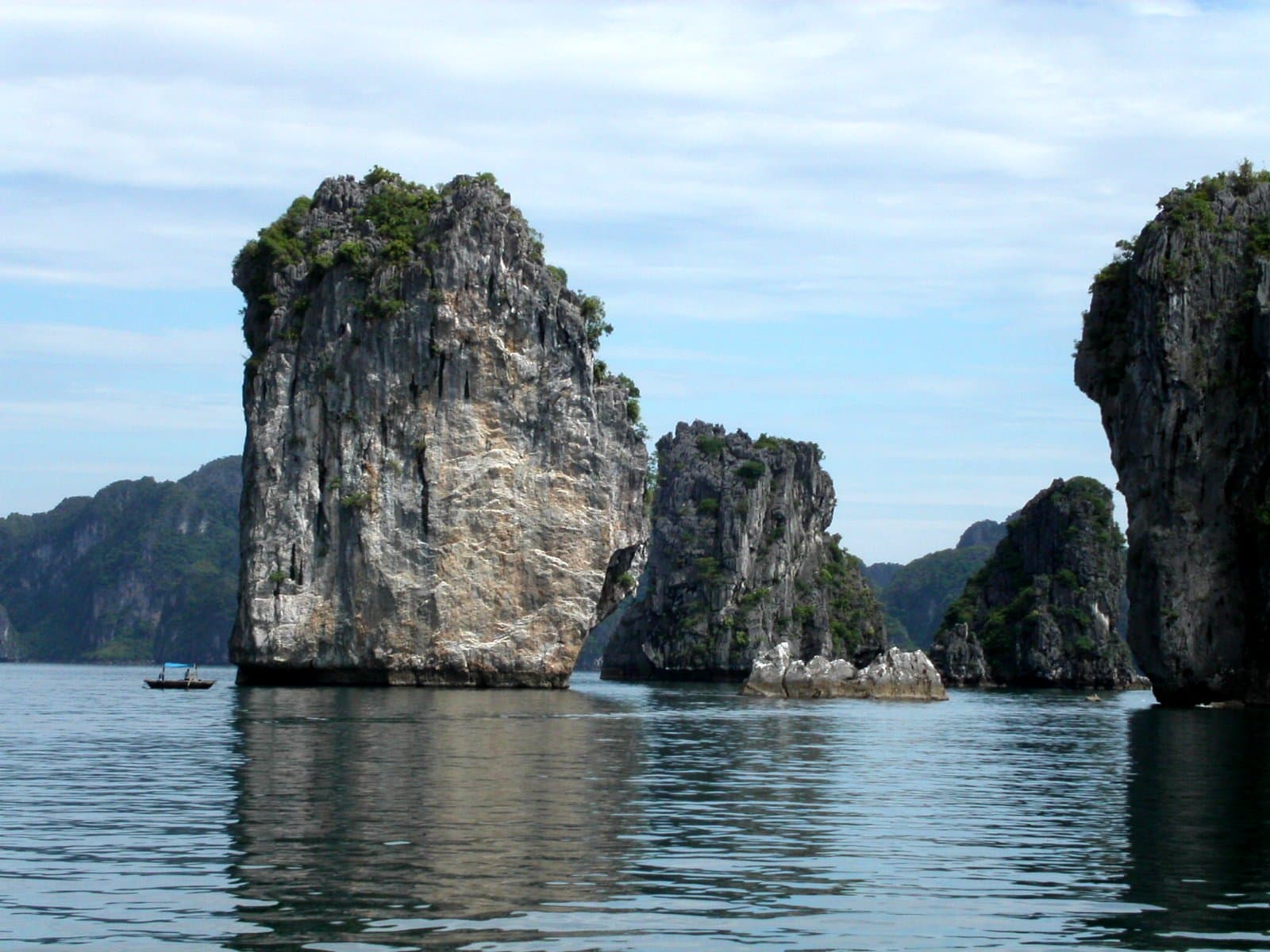 Zátoka Ha Long vo Vietname.